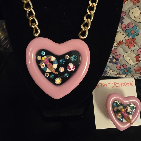 BETSEY JOHNSON BETSEYS POOL PARTY WITH GIRL AND BEACH BALL NECKLACE W/ RING - Picture 2 of 2
